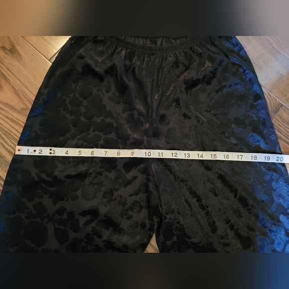 Soft Printed Lounge Pants, Excellent Condition Like New - Picture 4 of 7